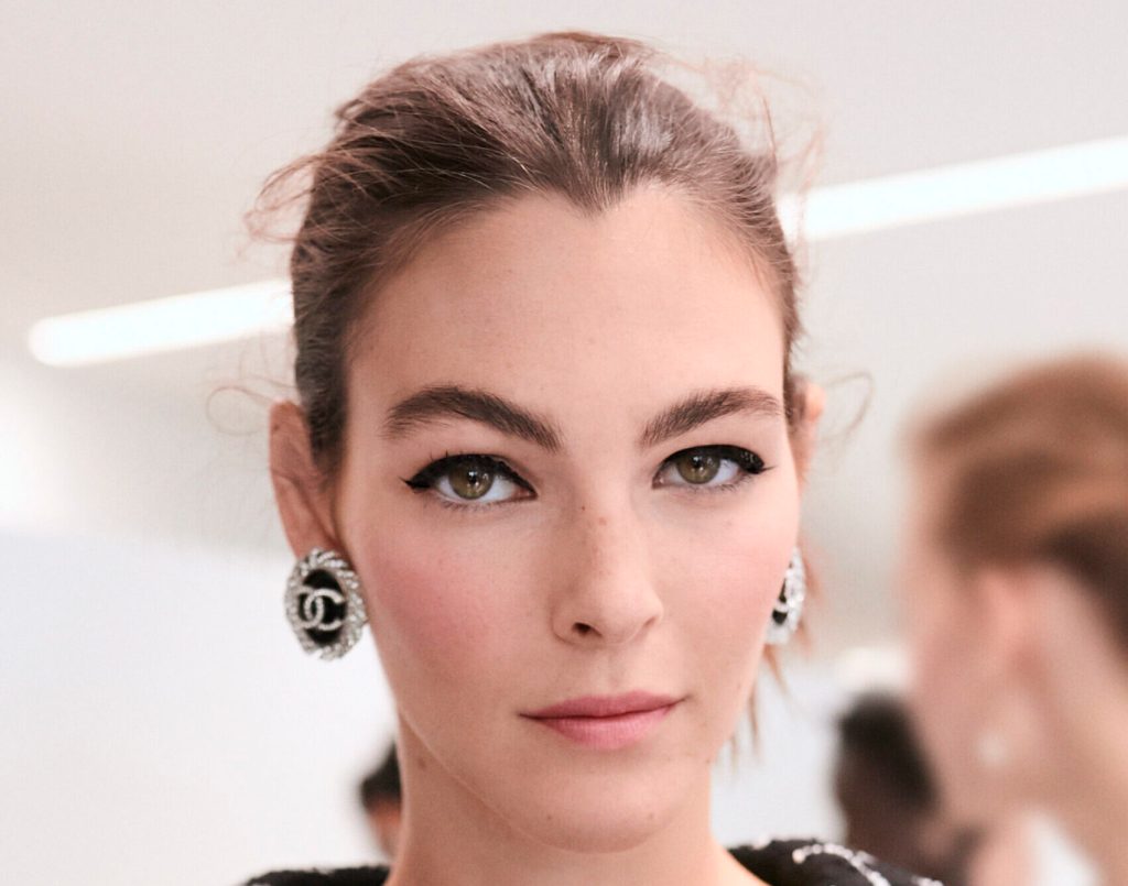Eyeliner de lentejuelas: la tendencia de belleza que impone&nbsp;Chanel