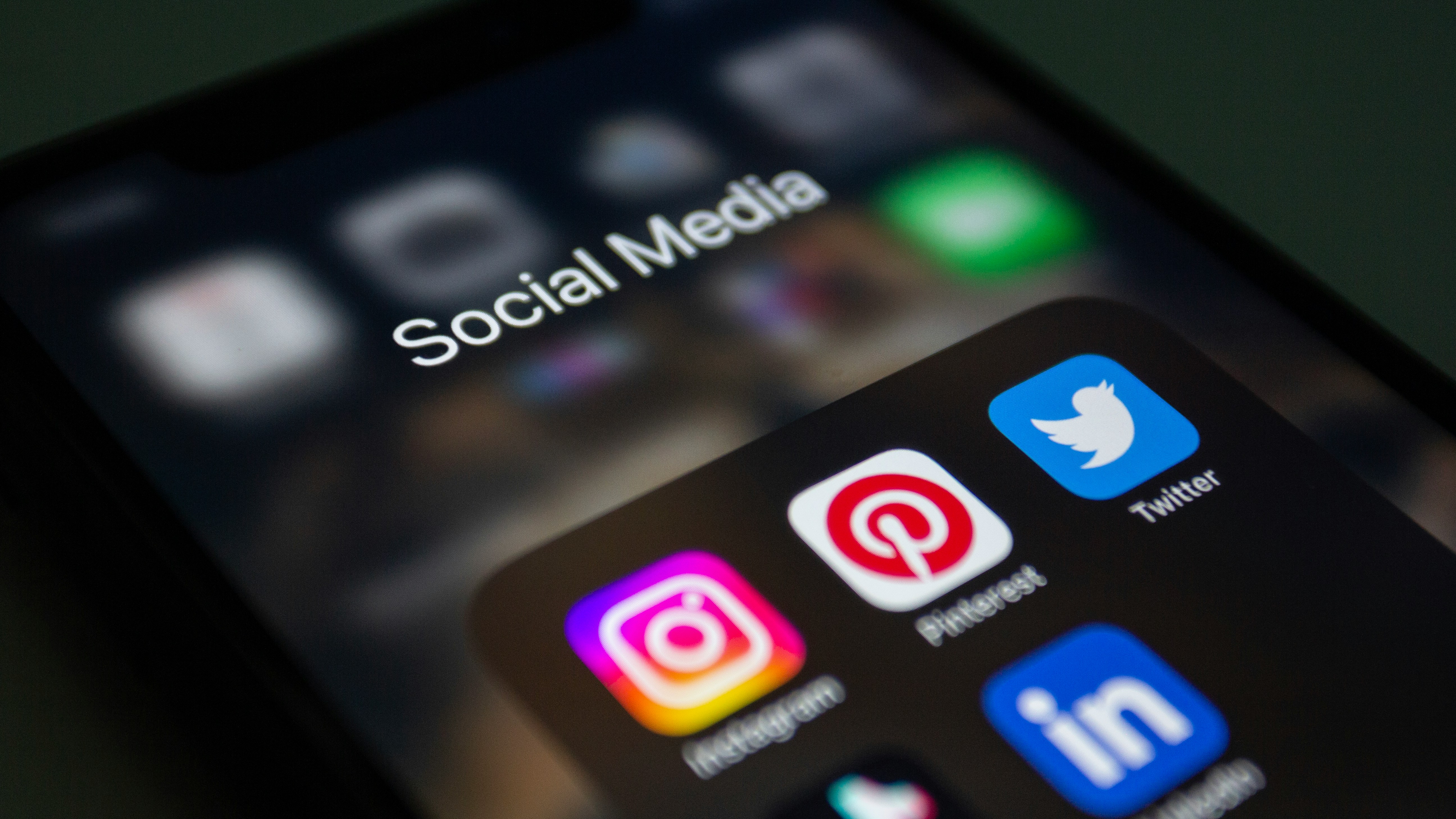 cómo usar las redes sociales a tu favor. depura tu lista de personas que sigues